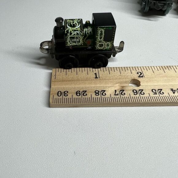 Thomas the Train DC Super Friends Character (4 Pack) - Picture 5 of 8